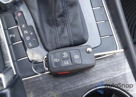 2018 Volkswagen Passat 2.0T Se из США, поврежденный, VIN 1VWBA7A37JC042993